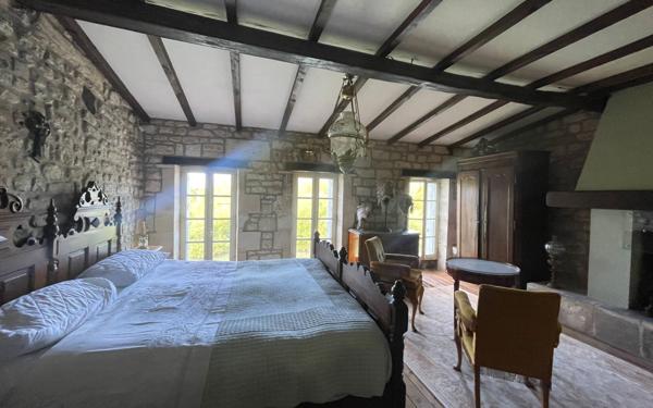 Maison à vendre    5 pièces •  Saint-Savinien