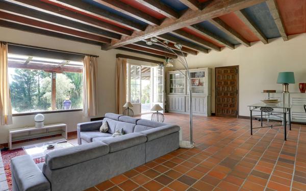 Maison à vendre    5 pièces •  Urrugne