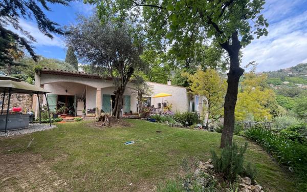 Maison à vendre    6 pièces • 196,52 m2 Spéracèdes