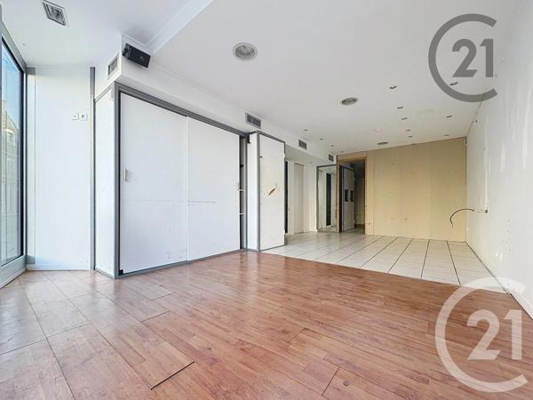 Immeuble à vendre  179,40 m 2   COULOMMIERS  - 77