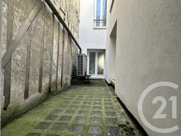 Immeuble à vendre  179,40 m 2   COULOMMIERS  - 77