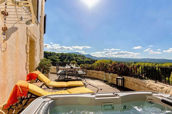 Ancienne bergerie à vendre 5 pièces à 25mn au nord d'AIX EN PROVENCE (13), 120 m2, terrasse et vue panoramique