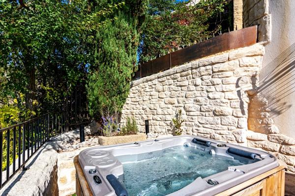 Ancienne bergerie à vendre 5 pièces à 25mn au nord d'AIX EN PROVENCE (13), 120 m2, terrasse et vue panoramique