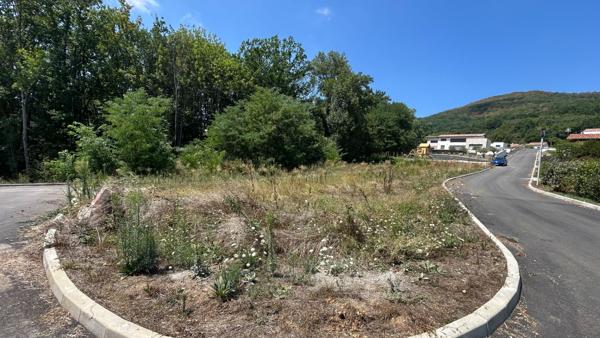 A VENDRE TERRAIIN CONSTRUCTIBLE