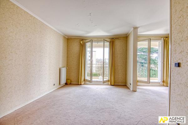 Versailles Rive-Droite Appartement 5 pièces 102.71 m² carrez situé au 2eme étage avec ascenseur, cave et box 695 000 € **  - Référence  28270