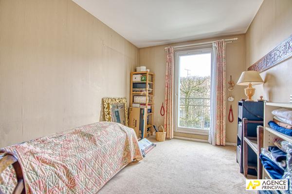 Versailles Rive-Droite Appartement 5 pièces 102.71 m² carrez situé au 2eme étage avec ascenseur, cave et box 695 000 € **  - Référence  28270