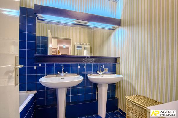 Versailles Rive-Droite Appartement 5 pièces 102.71 m² carrez situé au 2eme étage avec ascenseur, cave et box 695 000 € **  - Référence  28270