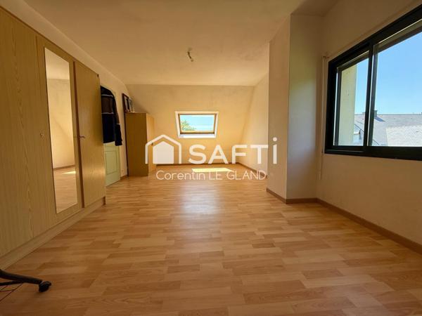 Maison avec sous-sol sur beau terrain arboré