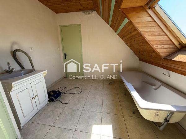 Maison avec sous-sol sur beau terrain arboré