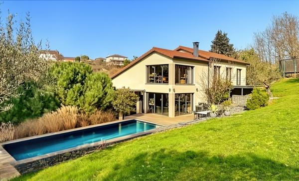 Trévoux (01600) Maison contemporaine 4 chambres 191.8 m² habitable terrain 2861m²
