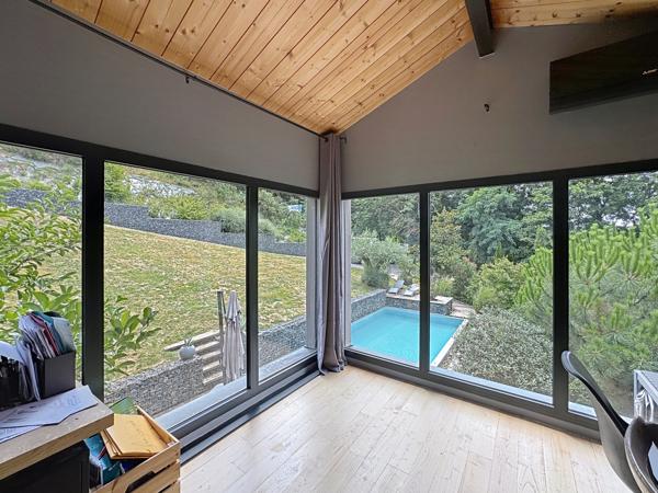 Trévoux (01600) Maison contemporaine 4 chambres 191.8 m² habitable terrain 2861m²