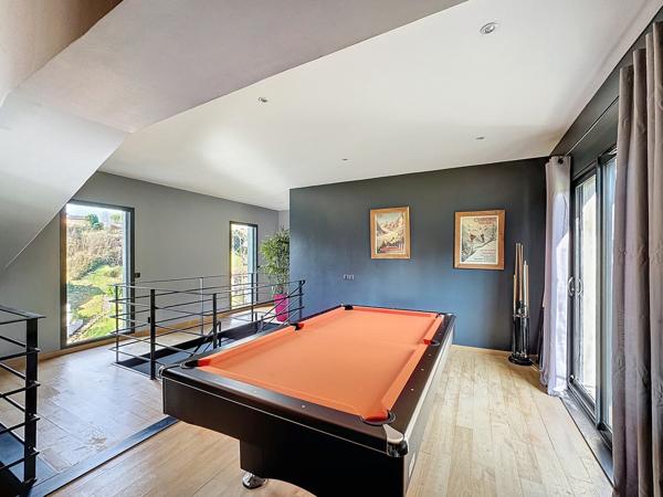 Trévoux (01600) Maison contemporaine 4 chambres 191.8 m² habitable terrain 2861m²