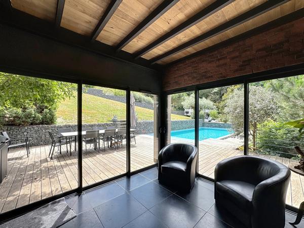 Trévoux (01600) Maison contemporaine 4 chambres 191.8 m² habitable terrain 2861m²