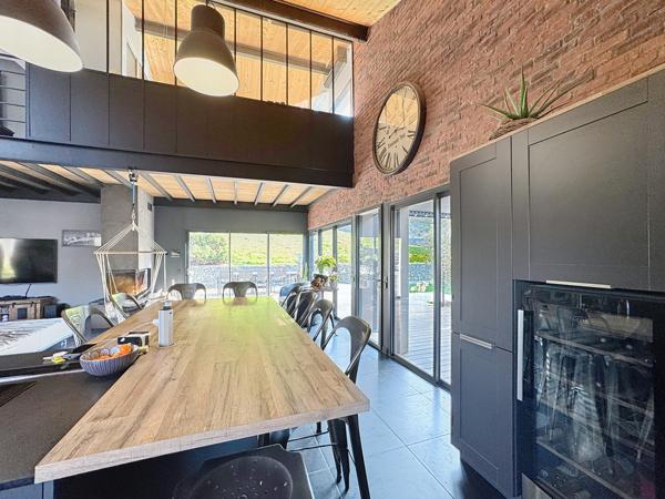 Trévoux (01600) Maison contemporaine 4 chambres 191.8 m² habitable terrain 2861m²