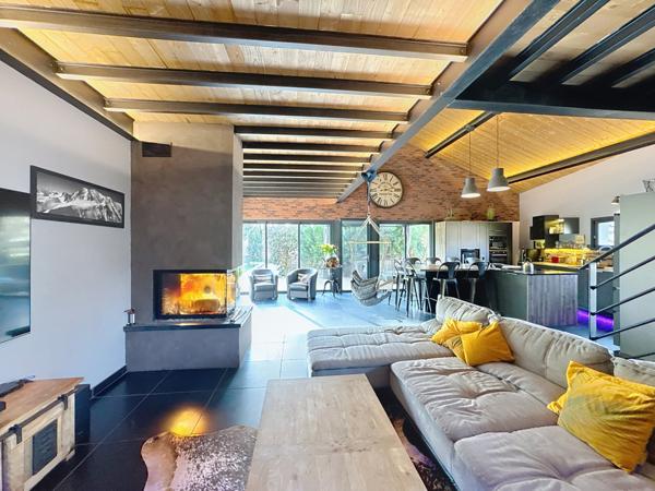 Trévoux (01600) Maison contemporaine 4 chambres 191.8 m² habitable terrain 2861m²