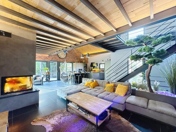 Trévoux (01600) Maison contemporaine 4 chambres 191.8 m² habitable terrain 2861m²