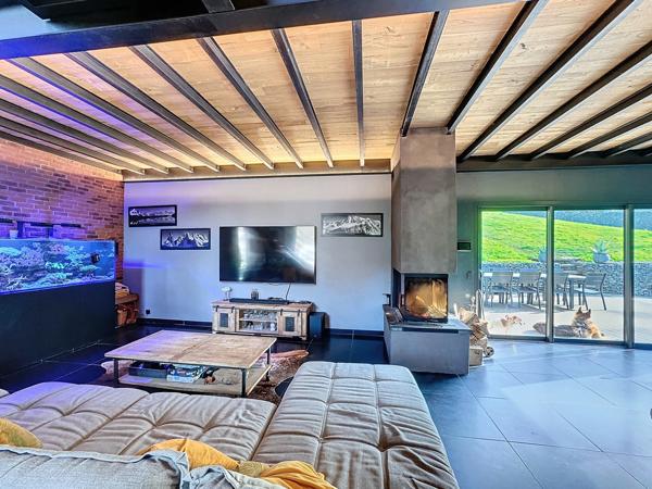 Trévoux (01600) Maison contemporaine 4 chambres 191.8 m² habitable terrain 2861m²