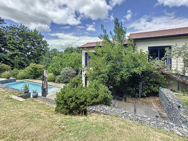 Trévoux (01600) Maison contemporaine 4 chambres 191.8 m² habitable terrain 2861m²