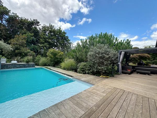 Trévoux (01600) Maison contemporaine 4 chambres 191.8 m² habitable terrain 2861m²