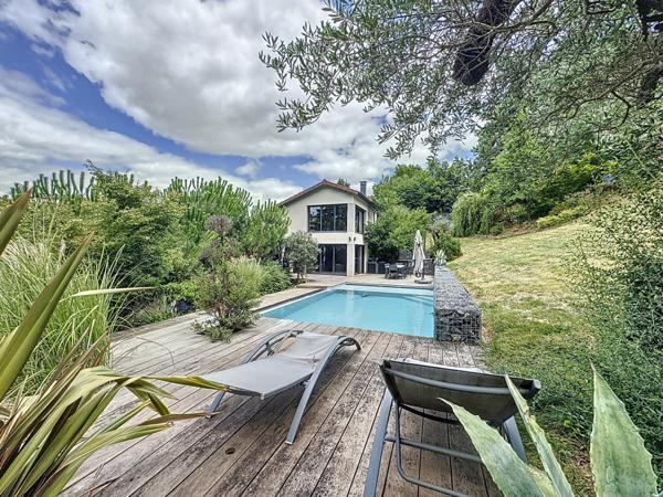 Trévoux (01600) Maison contemporaine 4 chambres 191.8 m² habitable terrain 2861m²