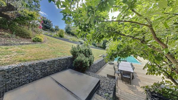 Trévoux (01600) Maison contemporaine 4 chambres 191.8 m² habitable terrain 2861m²