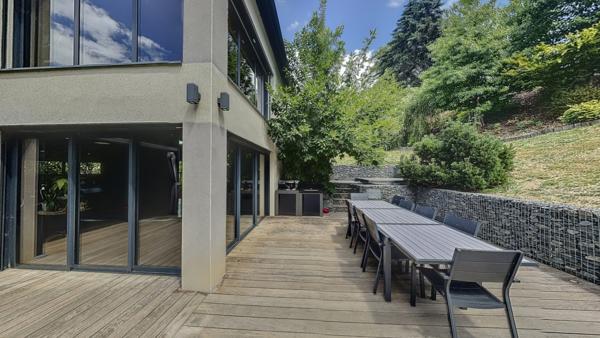 Trévoux (01600) Maison contemporaine 4 chambres 191.8 m² habitable terrain 2861m²