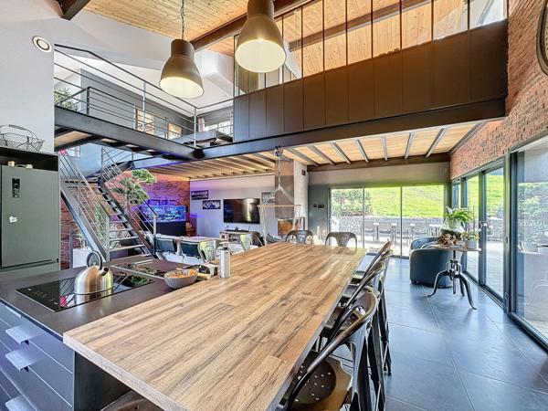 Trévoux (01600) Maison contemporaine 4 chambres 191.8 m² habitable terrain 2861m²