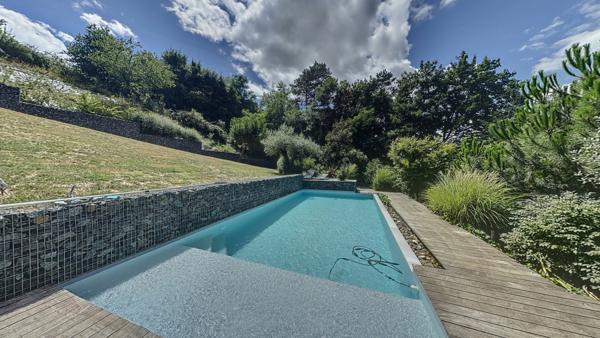 Trévoux (01600) Maison contemporaine 4 chambres 191.8 m² habitable terrain 2861m²