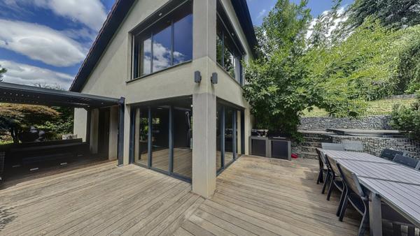 Trévoux (01600) Maison contemporaine 4 chambres 191.8 m² habitable terrain 2861m²