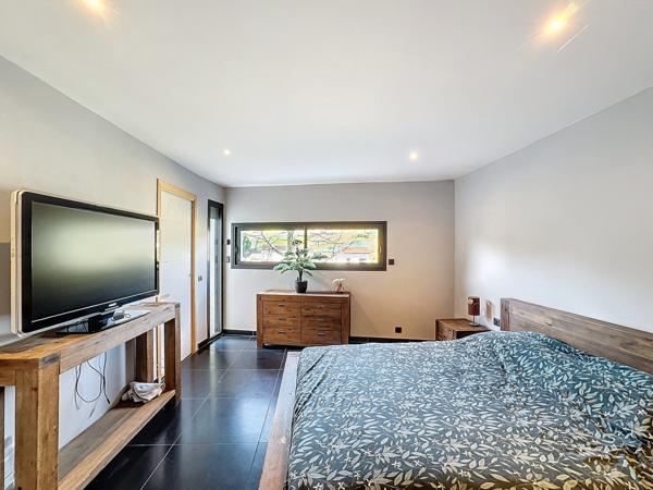 Trévoux (01600) Maison contemporaine 4 chambres 191.8 m² habitable terrain 2861m²