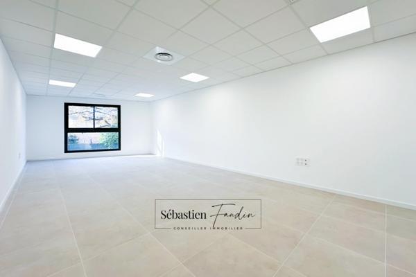 Bureau à louer LA SEYNE SUR MER (83) – 34 M² – FORTE VISIBILITÉ – BUREAUX NEUFS – PMR – STATIONNEMENTS