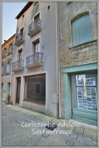 Immeuble , local commercial au RDC, T2 au 1er étage et T3 duplex au 2nd et 3ème, cour devant les appartements