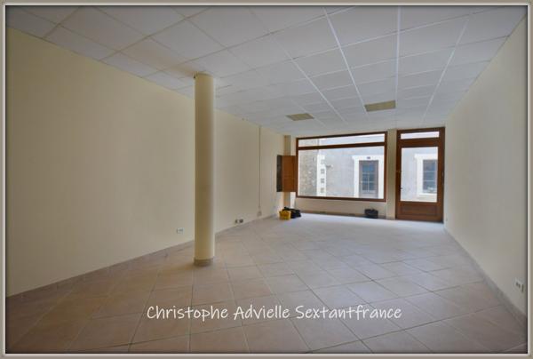 Immeuble , local commercial au RDC, T2 au 1er étage et T3 duplex au 2nd et 3ème, cour devant les appartements