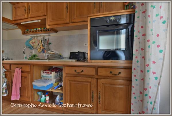 Immeuble , local commercial au RDC, T2 au 1er étage et T3 duplex au 2nd et 3ème, cour devant les appartements