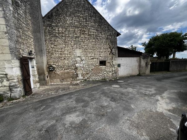 MAISON 3 CHAMBRES - DEPENDANCE - GARAGE - TERRAIN