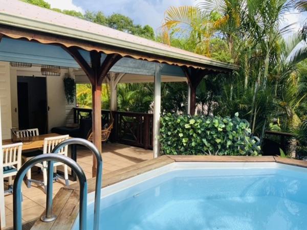Havre Tropical avec bungalow et piscine 4P – Sainte-Anne