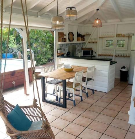 Havre Tropical avec bungalow et piscine 4P – Sainte-Anne