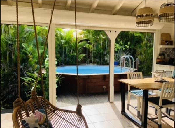 Havre Tropical avec bungalow et piscine 4P – Sainte-Anne