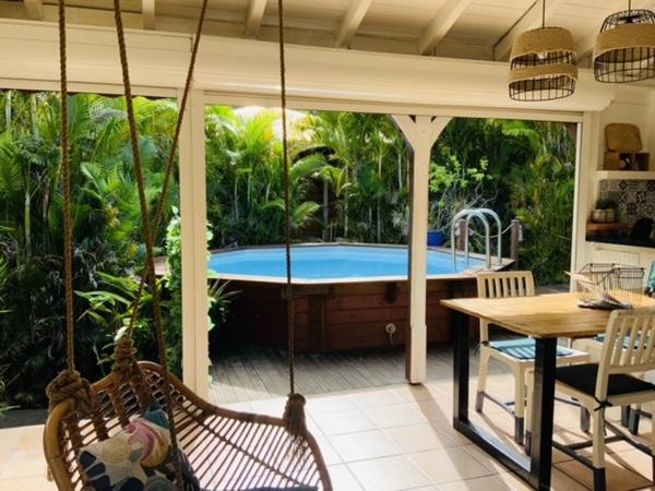 Havre Tropical avec bungalow et piscine 4P – Sainte-Anne