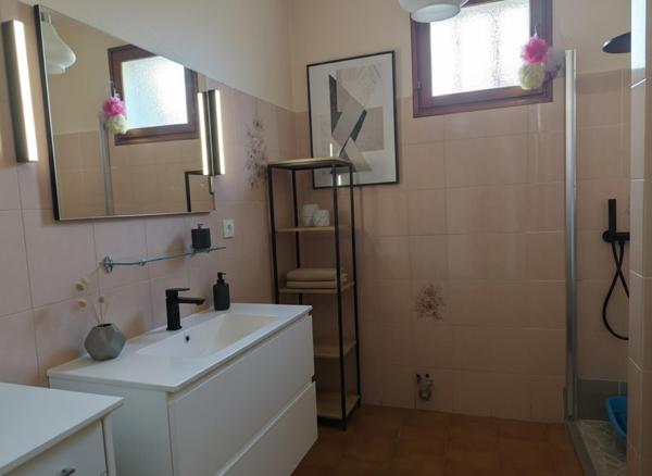 Vends villa dans quartier calme proche centre ville