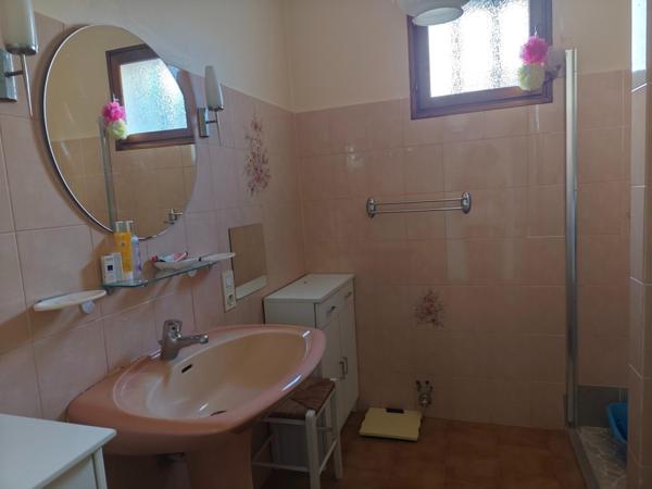 Vends villa dans quartier calme proche centre ville