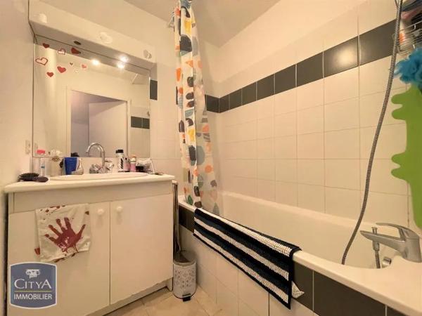 Appartement à louer 3 pièces 65.85m² Avignon (84140)