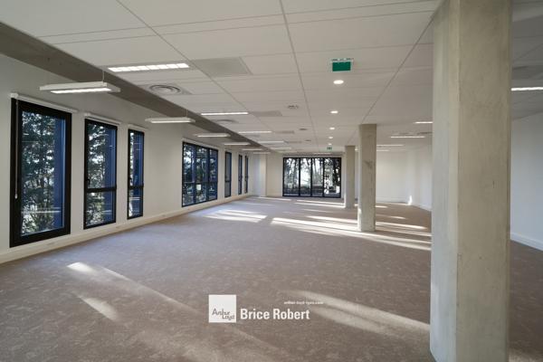 Bureaux à louer neufs haut de gamme à Dardilly dans un cadre verdoyant