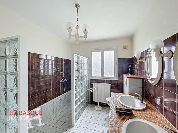 MAISON LANDERNEAU GORRE BEUZIT, 5 chambres 7 pièces , Landerneau
