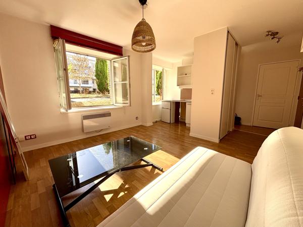 Studio lumineux de 25m2.