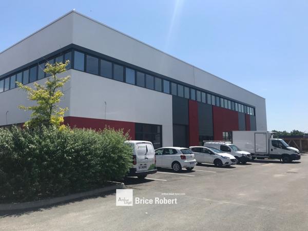 Bureaux et locaux d activités à louer à Dardilly accès direct gare SNCF