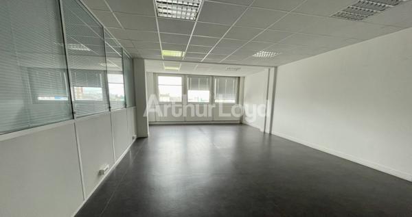 EN COEUR DE VILLE - PLATEAUX DE BUREAUX AU SEIN D'UN IMMEUBLE TERTIAIRE