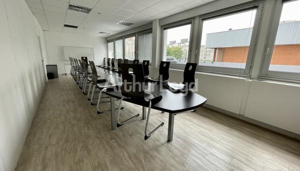 EN COEUR DE VILLE - PLATEAUX DE BUREAUX AU SEIN D'UN IMMEUBLE TERTIAIRE