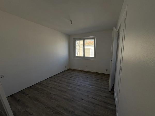 Location                                                      Appartement
                        
                     3 pièces                      55 m2                     à Niort