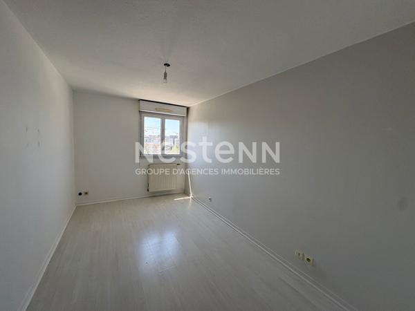 T3 - PROCHE JEAN MACE - LYON 7 - STATIONNEMENT